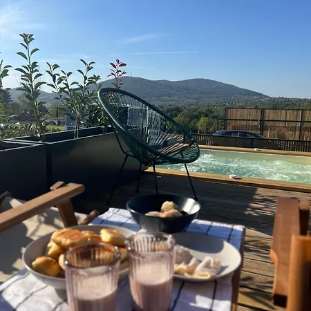 Sunmoon Kosmaj Kucice I Prostor Za Dogadaje *